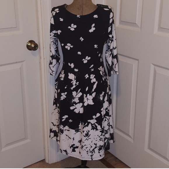 - Gorgeous DRESS with pockets!!! - Picture 6 of 8